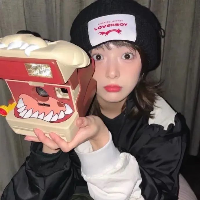 远山含笑